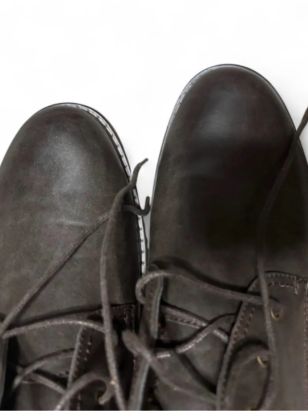 Black leather lace-up  IZOD in US 11.5 (never worn)